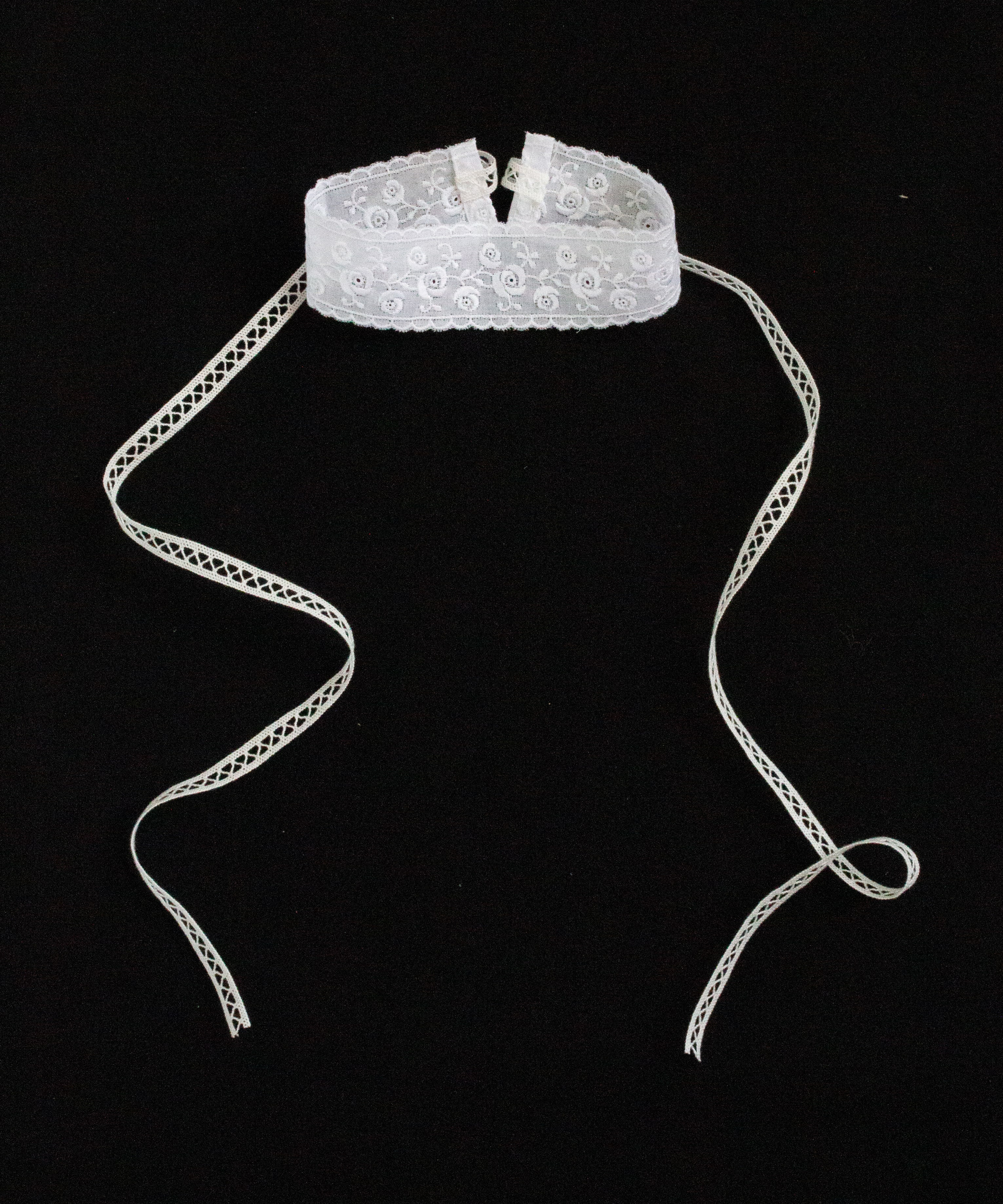 Floral Lace Choker Necklace - White